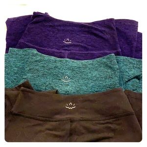 3 pairs of Beyond Yoga leggings.